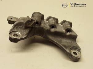 Gebruikte Motorsteun Opel Mokka/Mokka X 1.6 16V EcoFlex 4x2 Prijs € 20,00 Margeregeling aangeboden door Autodemontage Vrijhoeven B.V.