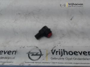 Gebruikte PDC Sensor Opel Astra J Sports Tourer (PD8/PE8/PF8) 2.0 CDTI 16V 165 Prijs € 20,00 Margeregeling aangeboden door Autodemontage Vrijhoeven B.V.