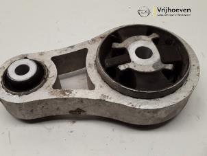 Gebruikte Motorsteun Opel Vivaro A Prijs € 20,00 Margeregeling aangeboden door Autodemontage Vrijhoeven B.V.