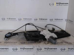 Gebruikte Ruitmechaniek 2Deurs rechts-voor Opel Astra H Twin Top (L67) 1.6 16V Prijs € 40,00 Margeregeling aangeboden door Autodemontage Vrijhoeven B.V.