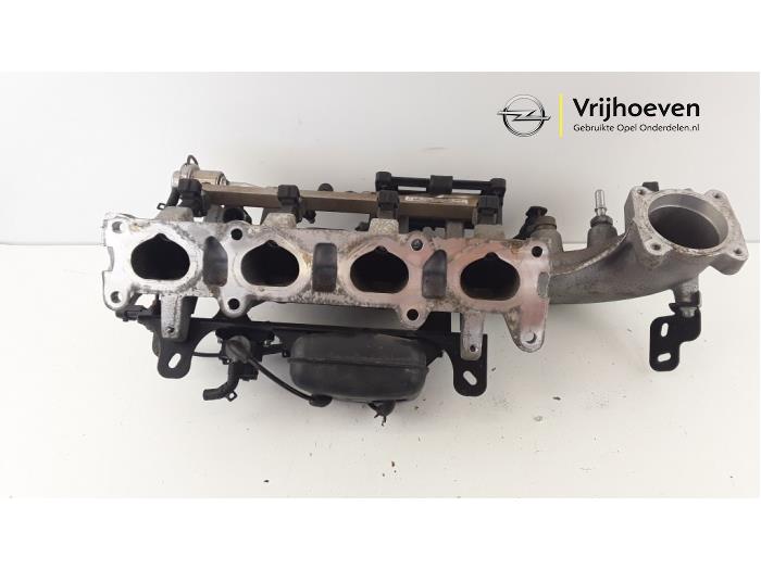Gebruikte Inlaatspruitstuk Opel Corsa D 1.6i OPC 16V Turbo Prijs € 100,00 Margeregeling aangeboden door Autodemontage Vrijhoeven B.V.