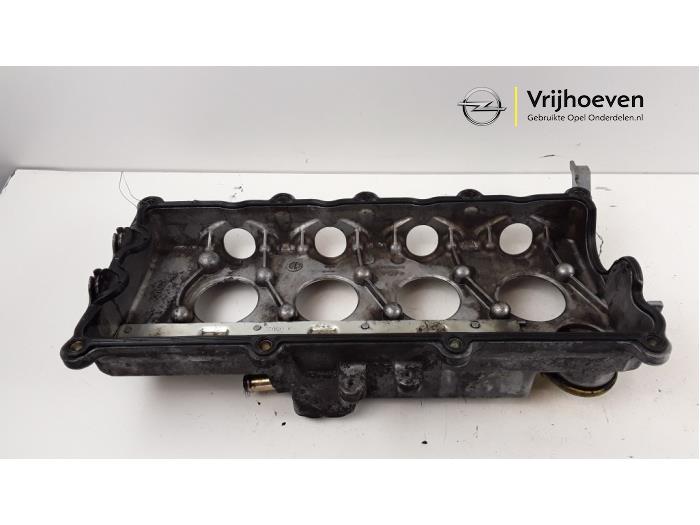 Kleppendeksel van een Opel Astra H SW (L35) 1.7 CDTi 16V 2005