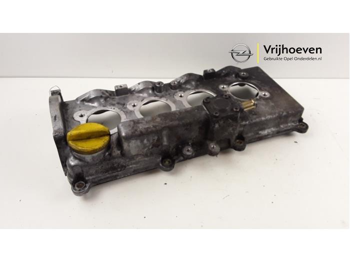 Kleppendeksel van een Opel Astra H SW (L35) 1.7 CDTi 16V 2005