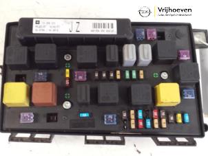 Gebruikte Zekeringkast Opel Astra H (L48) 1.4 16V Twinport Prijs € 40,00 Margeregeling aangeboden door Autodemontage Vrijhoeven B.V.