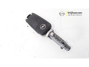 Gebruikte Kontaktslot + Sleutel Opel Corsa D 1.0 Prijs € 25,00 Margeregeling aangeboden door Autodemontage Vrijhoeven B.V.