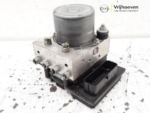 Gebruikte ABS Pomp Opel Corsa D 1.6i OPC 16V Turbo Nürburgring Edition Prijs € 150,00 Margeregeling aangeboden door Autodemontage Vrijhoeven B.V.