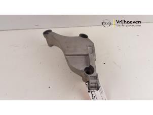 Gebruikte Motorsteun Opel Astra K 1.4 16V Prijs € 15,00 Margeregeling aangeboden door Autodemontage Vrijhoeven B.V.