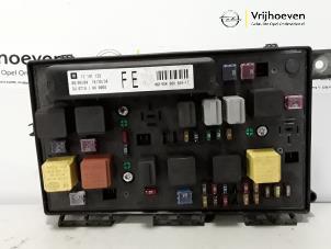 Gebruikte Zekeringkast Opel Astra H (L48) Prijs € 40,00 Margeregeling aangeboden door Autodemontage Vrijhoeven B.V.