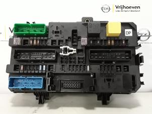 Gebruikte Zekeringkast Opel Astra H (L48) 1.6 16V Twinport Prijs € 40,00 Margeregeling aangeboden door Autodemontage Vrijhoeven B.V.