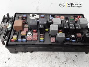 Gebruikte Zekeringkast Opel Insignia Sports Tourer 2.0 CDTI 16V 130 ecoFLEX Prijs € 35,00 Margeregeling aangeboden door Autodemontage Vrijhoeven B.V.