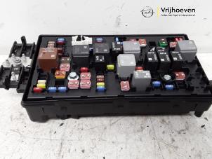 Gebruikte Zekeringkast Opel Insignia Sports Tourer 2.0 CDTI 16V 130 ecoFLEX Prijs € 35,00 Margeregeling aangeboden door Autodemontage Vrijhoeven B.V.