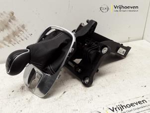 Gebruikte Versnellingspook Opel Meriva 1.7 CDTI 16V Prijs € 50,00 Margeregeling aangeboden door Autodemontage Vrijhoeven B.V.