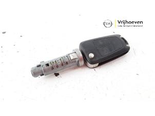 Gebruikte Kontaktslot + Sleutel Opel Zafira (M75) 1.6 16V Prijs € 25,00 Margeregeling aangeboden door Autodemontage Vrijhoeven B.V.