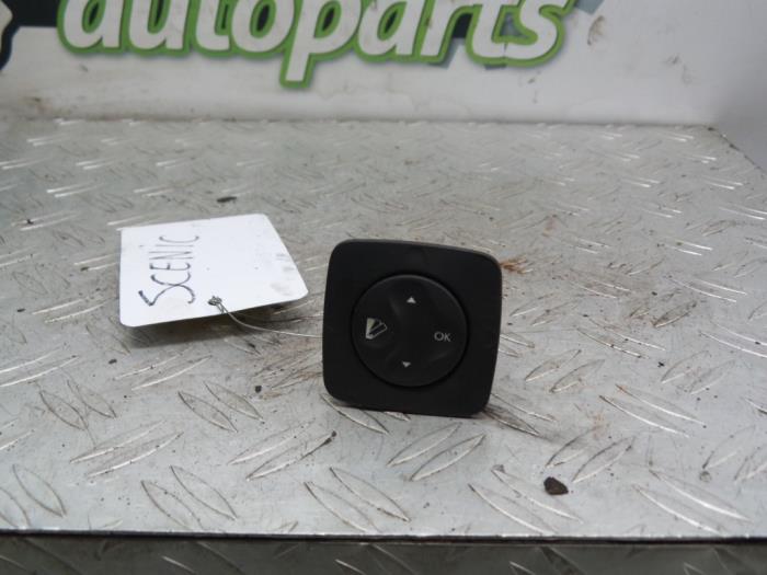 Gebruikte Bediening boordcomputer Renault Scénic III (JZ) 1.6 Energy dCi 130 Prijs op aanvraag aangeboden door DeVo Autoparts