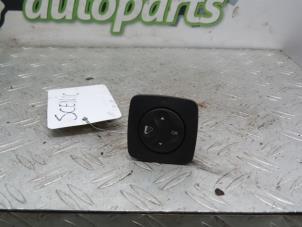 Gebruikte Bediening boordcomputer Renault Scénic III (JZ) 1.6 Energy dCi 130 Prijs op aanvraag aangeboden door DeVo Autoparts