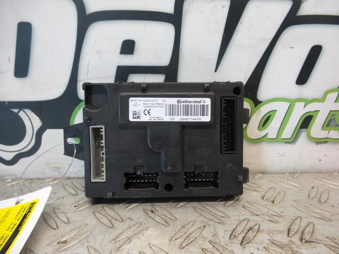 Gebruikte Bodycontrol Module Renault Clio IV (5R) 1.5 Energy dCi 90 FAP Prijs op aanvraag aangeboden door DeVo Autoparts