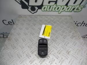 Gebruikte Schakelblok ruiten Opel Corsa D 1.2 16V Prijs op aanvraag aangeboden door DeVo Autoparts