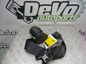 Gebruikte Veiligheidsgordel midden-achter Peugeot 207/207+ (WA/WC/WM) 1.6 16V VTi Prijs op aanvraag aangeboden door DeVo Autoparts