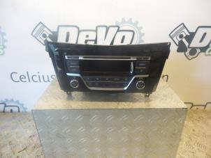 Gebruikte Radio CD Speler Nissan Qashqai (J11) 1.5 dCi DPF Prijs op aanvraag aangeboden door DeVo Autoparts