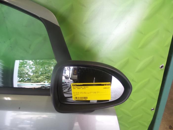 Buitenspiegel rechts van een Opel Corsa D 1.2 16V ecoFLEX Bi-Fuel 2012