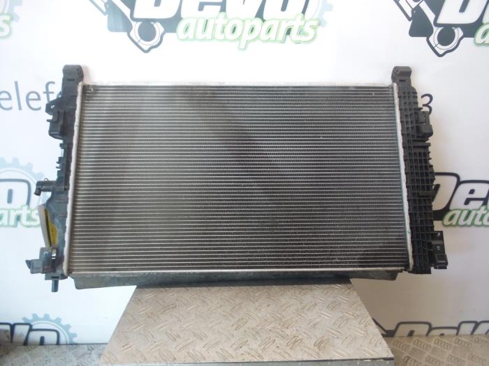 Gebruikte Radiateur Opel Zafira Tourer (P12) 2.0 CDTI 16V 130 Ecotec Prijs op aanvraag aangeboden door DeVo Autoparts