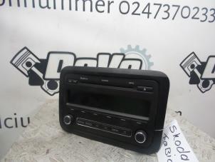 Gebruikte Radio CD Speler Skoda Fabia II (5J) 1.2i Prijs op aanvraag aangeboden door DeVo Autoparts