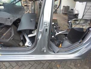 Gebruikte Stijl midden-links Seat Ibiza V (KJB) 1.0 12V Prijs op aanvraag aangeboden door DeVo Autoparts
