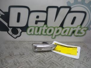 Gebruikte Knipperlicht Scherm rechts-voor Opel Astra J Sports Tourer (PD8/PE8/PF8) 1.7 CDTi 16V Prijs op aanvraag aangeboden door DeVo Autoparts