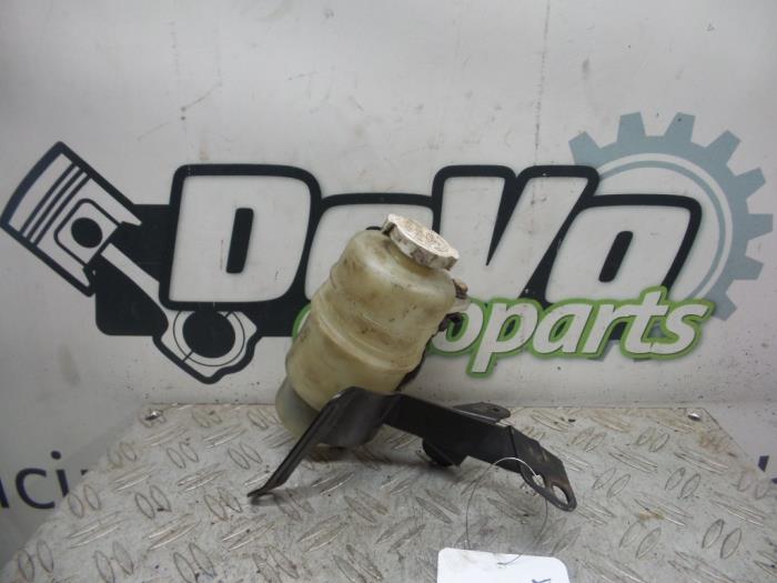 Gebruikte Servo Oliereservoir Daihatsu YRV (M2) 1.0 12V DVVT STi Prijs op aanvraag aangeboden door DeVo Autoparts