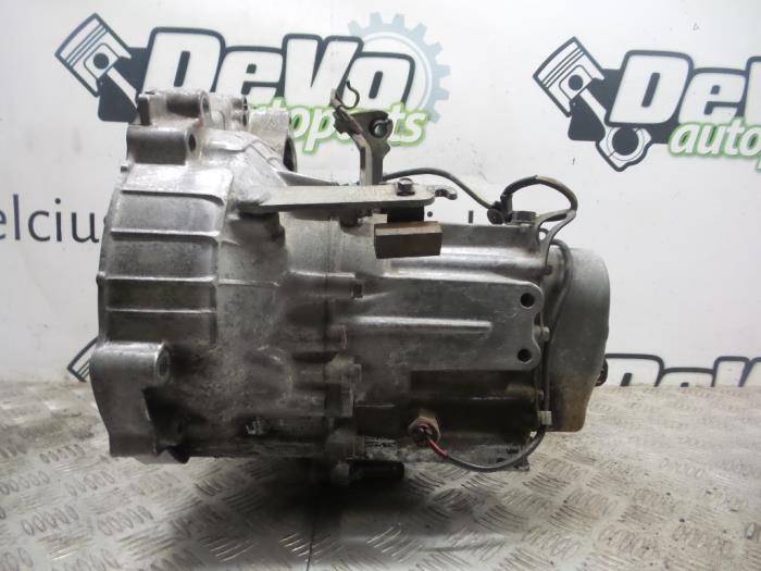 Versnellingsbak van een Daihatsu YRV (M2) 1.0 12V DVVT STi 2003