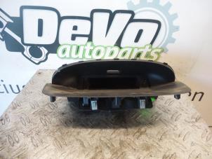 Gebruikte Display Interieur Renault Megane III Coupe (DZ) 1.6 16V Prijs op aanvraag aangeboden door DeVo Autoparts