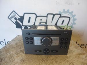 Gebruikte Radio CD Speler Opel Vectra C 1.8 16V Prijs € 50,00 Margeregeling aangeboden door DeVo Autoparts