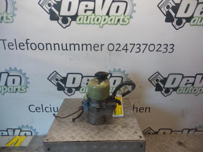 Gebruikte Servopomp Opel Astra H GTC (L08) 1.6 16V Prijs op aanvraag aangeboden door DeVo Autoparts
