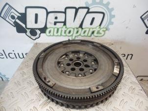 Gebruikte Vliegwiel dubbele massa Mercedes A (W176) 1.5 A-180 CDI, A-180d 16V Prijs op aanvraag aangeboden door DeVo Autoparts