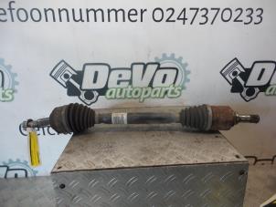 Gebruikte Aandrijfas links-voor Renault Laguna III Estate (KT) 1.5 dCi 110 Prijs op aanvraag aangeboden door DeVo Autoparts