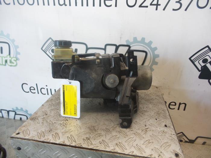 Gebruikte Pomp Servo Renault Laguna III Estate (KT) 1.5 dCi 110 Prijs op aanvraag aangeboden door DeVo Autoparts