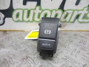 Gebruikte Schakelaar handrem BMW 5 serie (F10) 528i 16V Prijs op aanvraag aangeboden door DeVo Autoparts