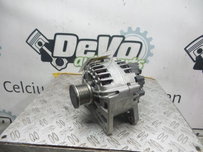 Gebruikte Dynamo Renault Captur I (2R) 1.2 TCE 16V EDC Prijs op aanvraag aangeboden door DeVo Autoparts