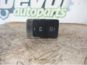 Gebruikte Handrem schakelaar Volkswagen Golf VII Variant (AUVV) Prijs op aanvraag aangeboden door DeVo Autoparts