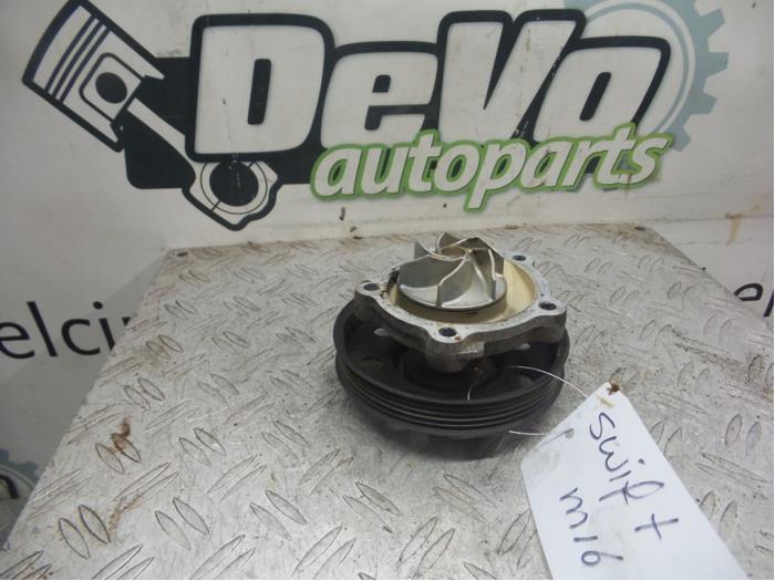 Gebruikte Waterpomp Suzuki Swift (ZA/ZC/ZD1/2/3/9) 1.6 Sport VVT 16V Prijs op aanvraag aangeboden door DeVo Autoparts