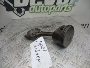 Gebruikte Zuiger Opel Zafira Mk.II (M75) 1.6 16V Prijs op aanvraag aangeboden door DeVo Autoparts