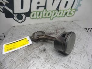 Gebruikte Zuiger Opel Zafira Mk.II (M75) 1.6 16V Prijs op aanvraag aangeboden door DeVo Autoparts