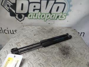 Gebruikte Set Gasdempers Achterklep Mini Clubman (F54) 1.5 One 12V Prijs op aanvraag aangeboden door DeVo Autoparts