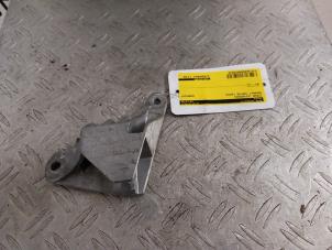 Gebruikte Steun (diversen) Renault Captur (2R) 0.9 Energy TCE 12V Prijs op aanvraag aangeboden door DeVo Autoparts