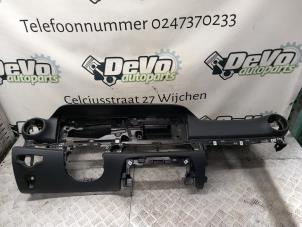 Gebruikte Dashboard Mercedes E (W213) E-350e 2.0 Turbo 16V Prijs op aanvraag aangeboden door DeVo Autoparts