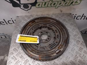 Gebruikte Vliegwiel Renault Captur (2R) 1.2 TCE 16V EDC Prijs op aanvraag aangeboden door DeVo Autoparts