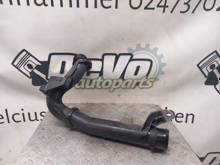 Gebruikte Intercooler Buis Peugeot 3008 II (M4/MC/MJ/MR) 2.0 GT BlueHDi 180 16V Prijs € 24,20 Inclusief btw aangeboden door DeVo Autoparts
