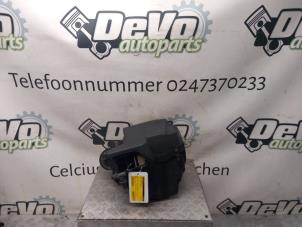 Gebruikte Luchtfilterhuis Ford C-Max (DXA) 1.5 Ti-VCT EcoBoost 150 16V Van Prijs € 42,35 Inclusief btw aangeboden door DeVo Autoparts