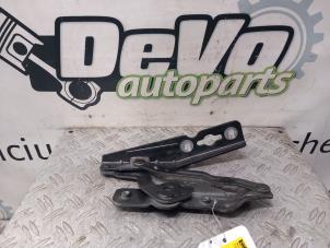 Gebruikte Motorkap Scharnier Ford C-Max (DXA) 1.5 Ti-VCT EcoBoost 150 16V Van Prijs € 30,25 Inclusief btw aangeboden door DeVo Autoparts