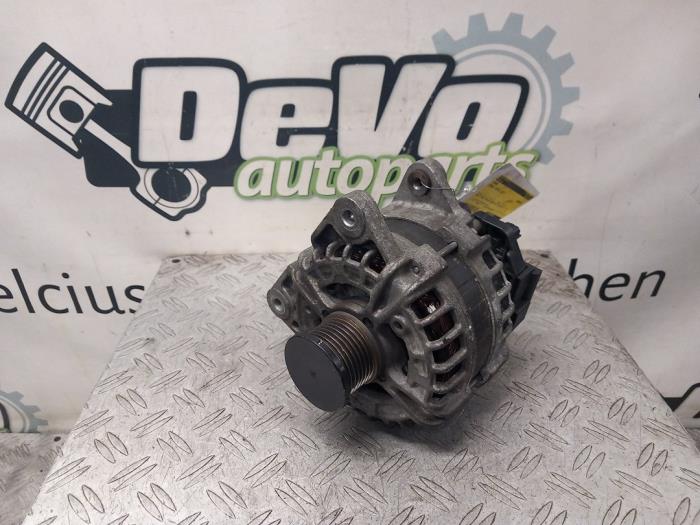 Gebruikte Dynamo Renault Captur I (2R) 1.2 TCE 16V EDC Prijs € 90,75 Inclusief btw aangeboden door DeVo Autoparts